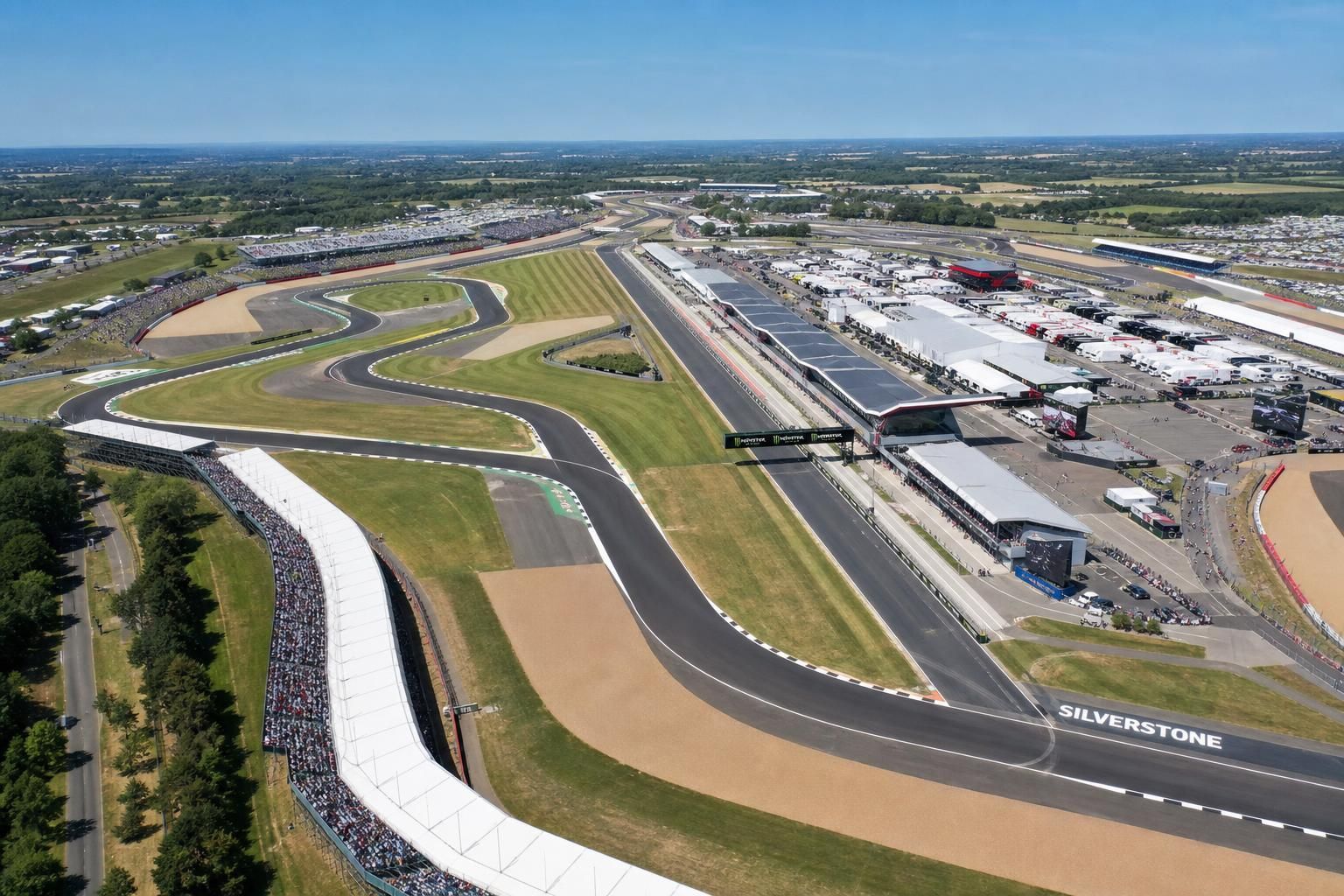 Silverstone et le MotoGP annoncent la prolongation de leur partenariat jusqu'en 2028, assurant des courses passionnantes et un héritage prestigieux pour les fans de sports mécaniques.